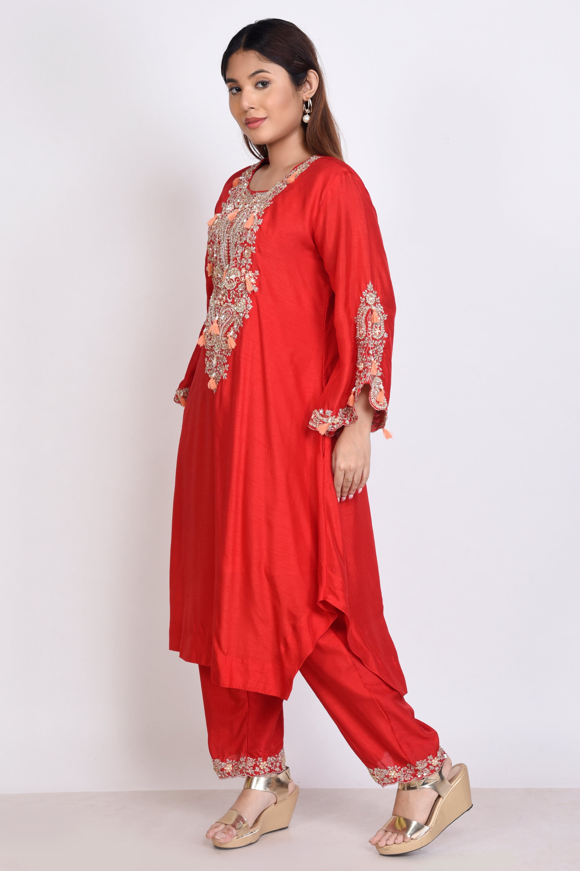 Stylish Traditional Kurta And Pant