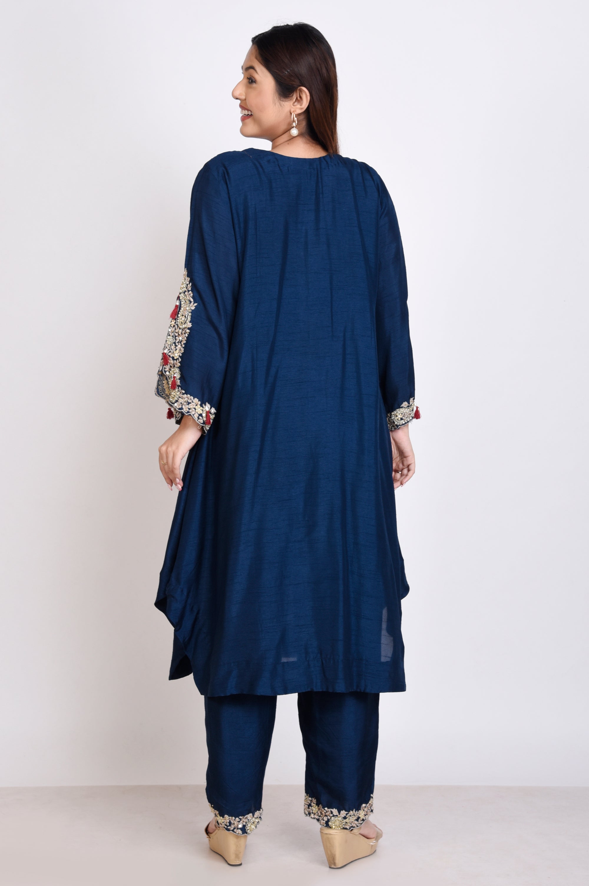 Stylish Traditional Kurta And Pant