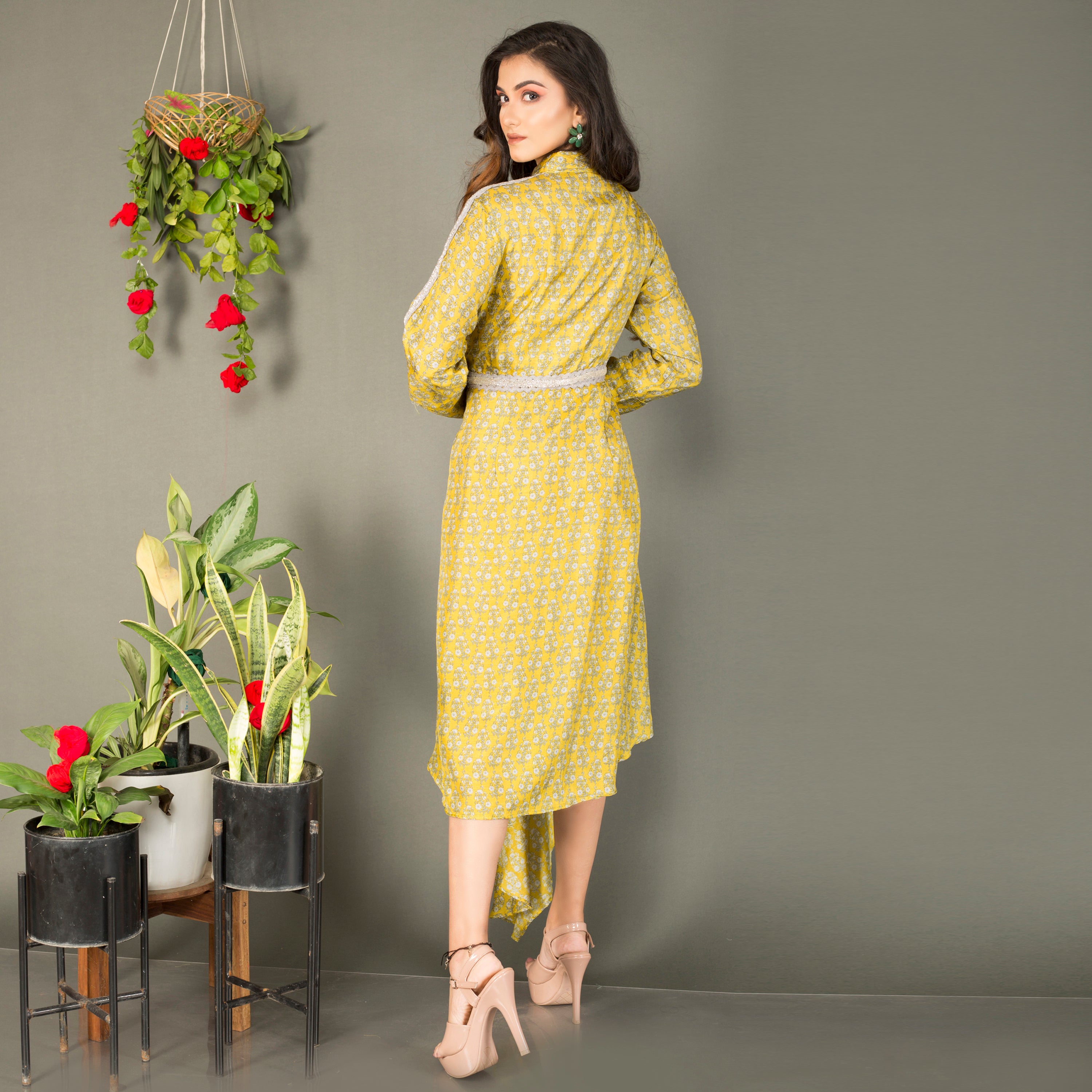 Collared dress with attached belt