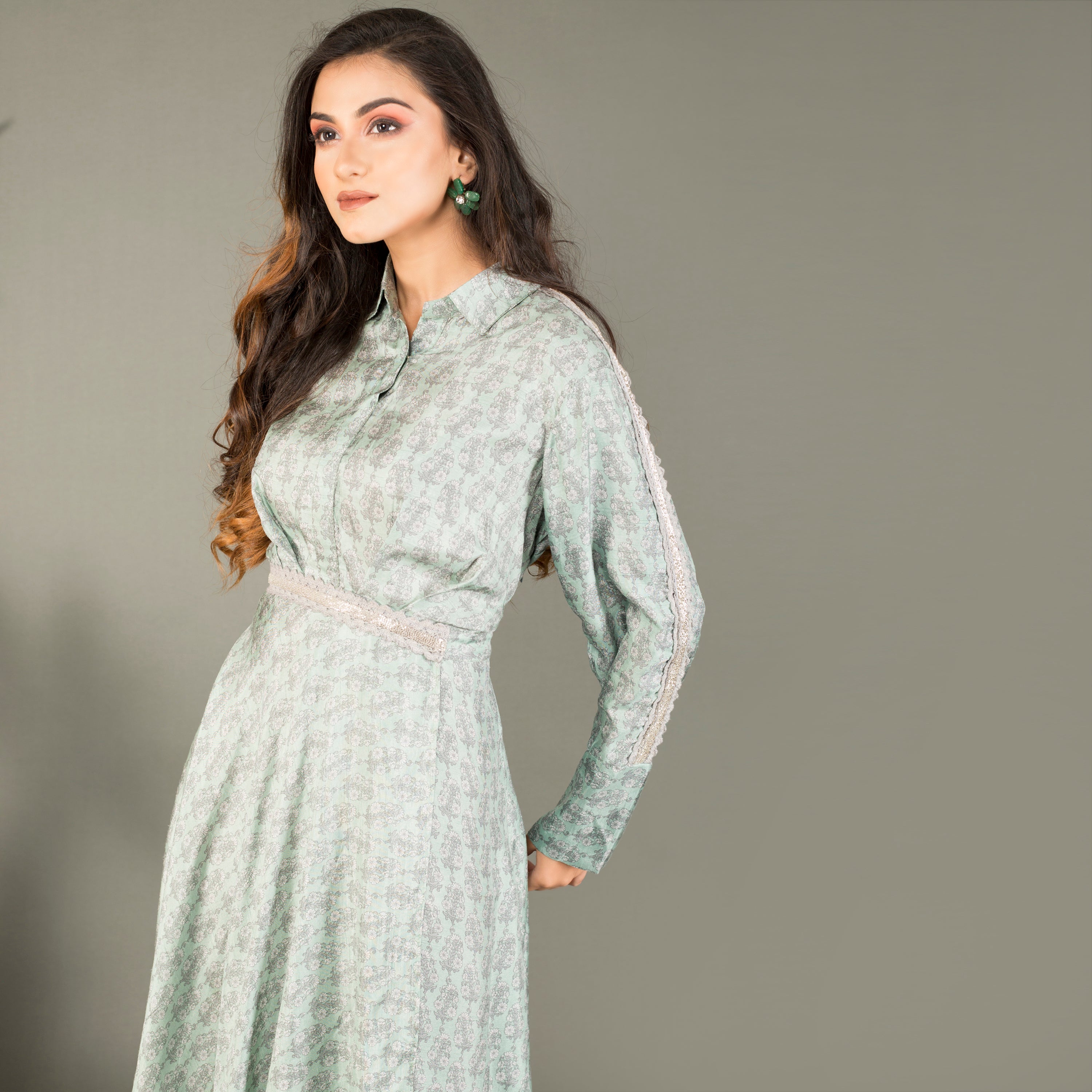 Collared dress with attached belt
