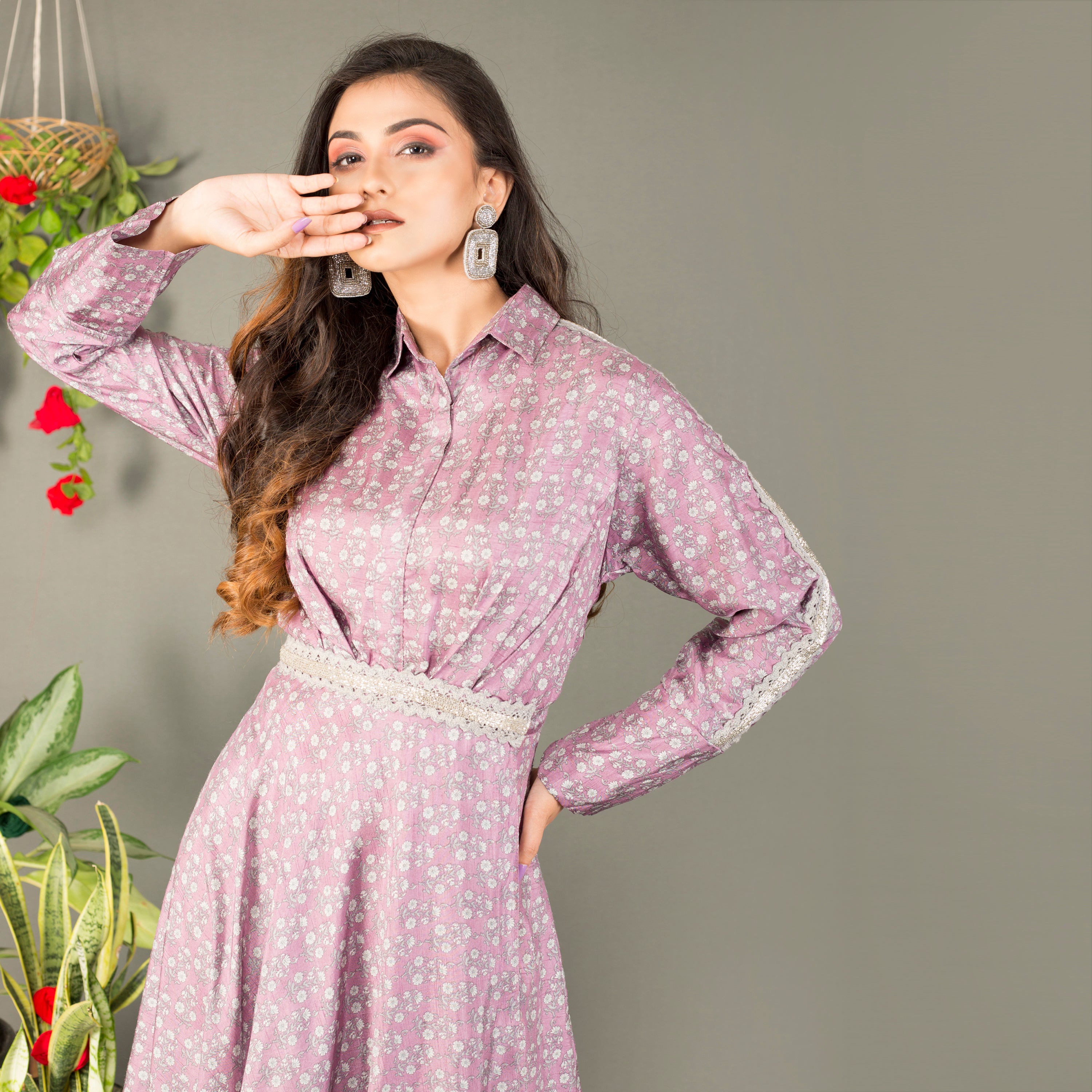 Collared dress with attached belt