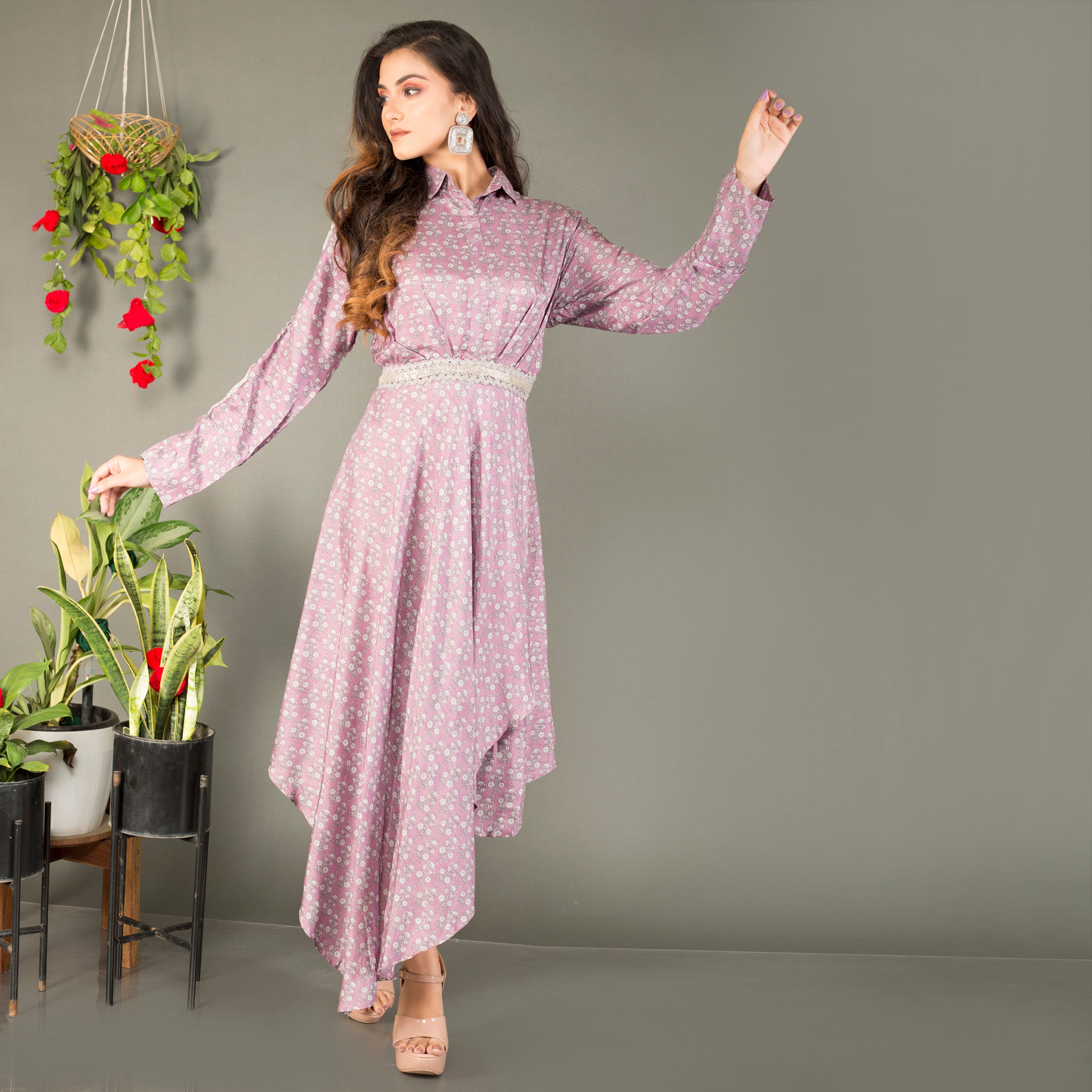 Collared dress with attached belt