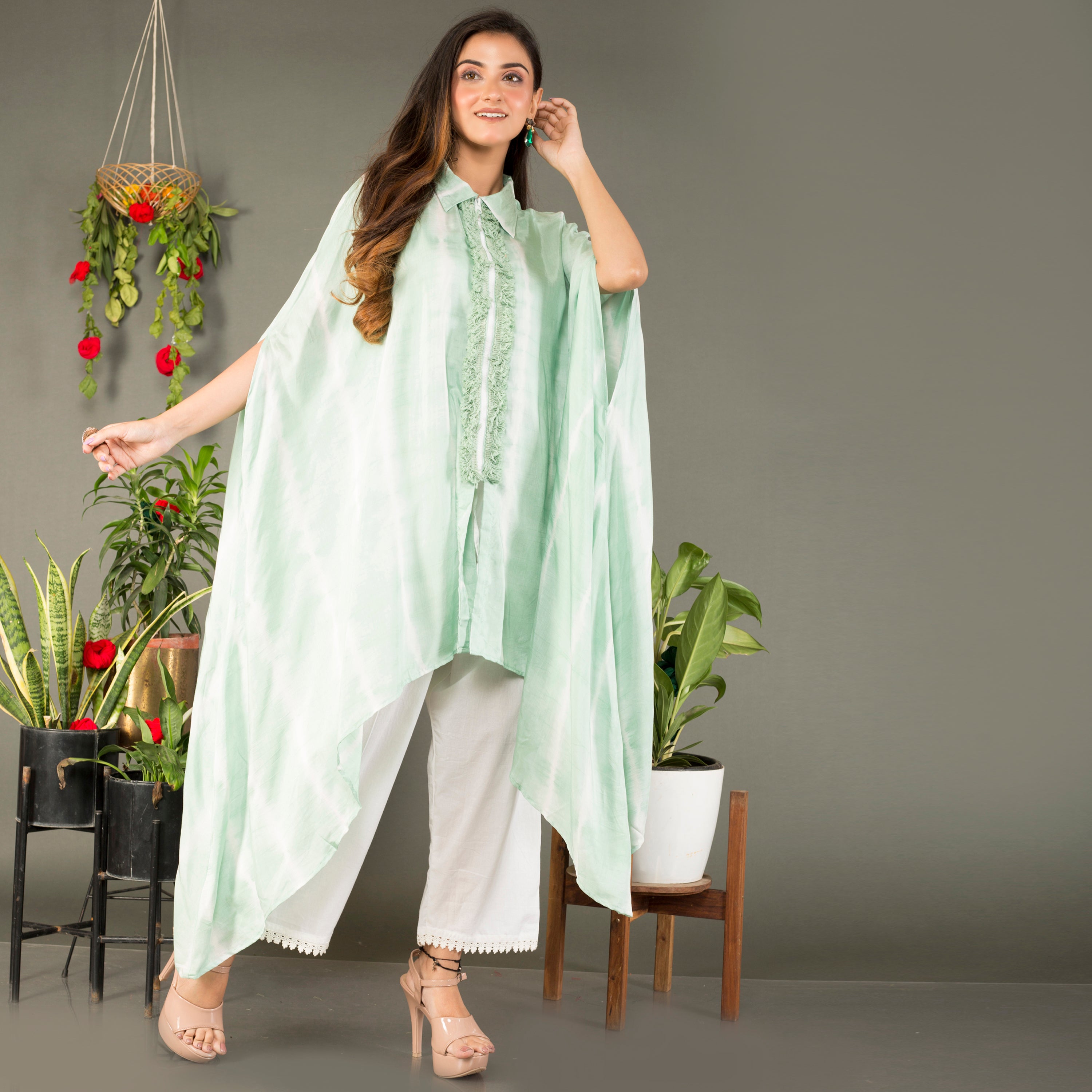 Collar style dye pattern dress
