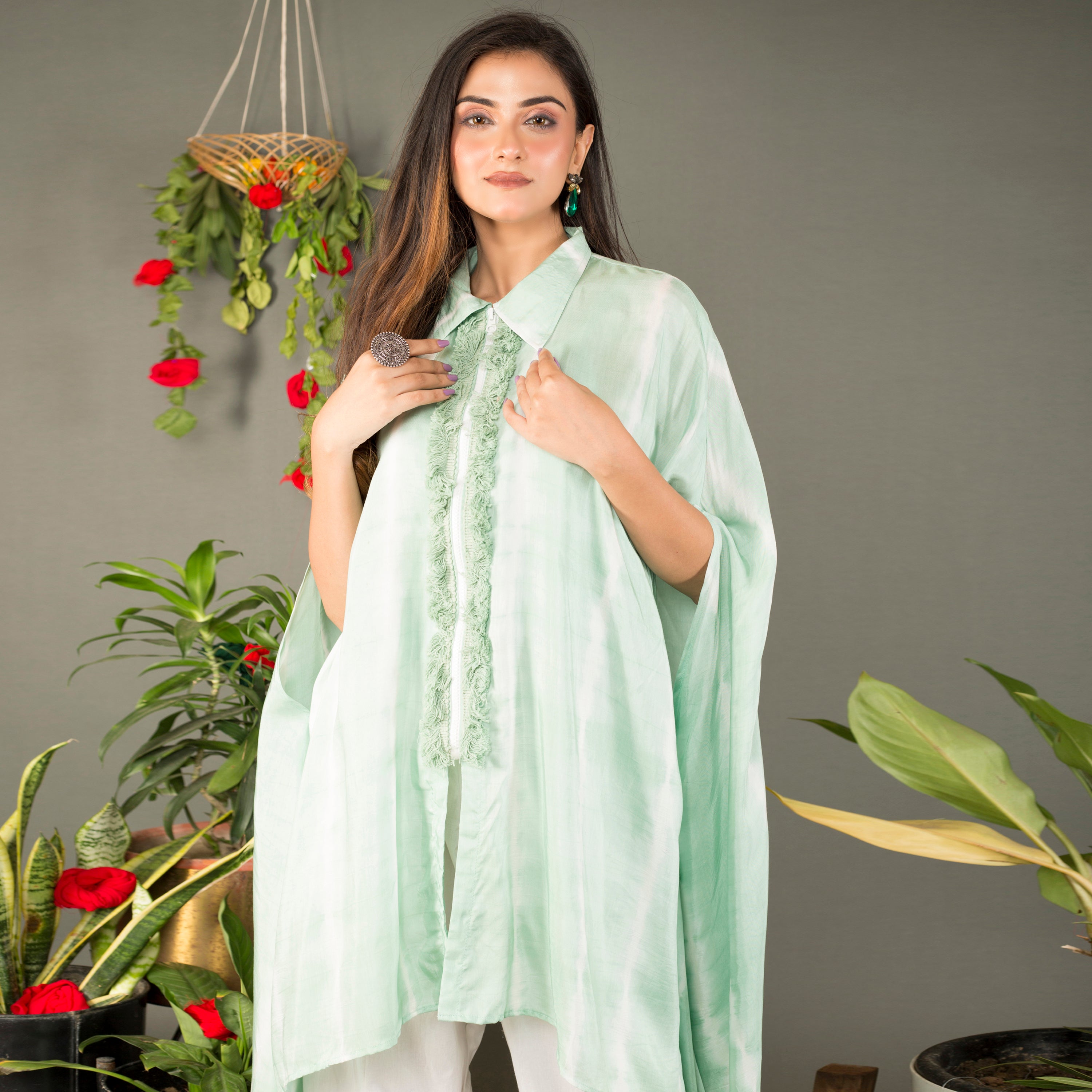 Collar style dye pattern dress
