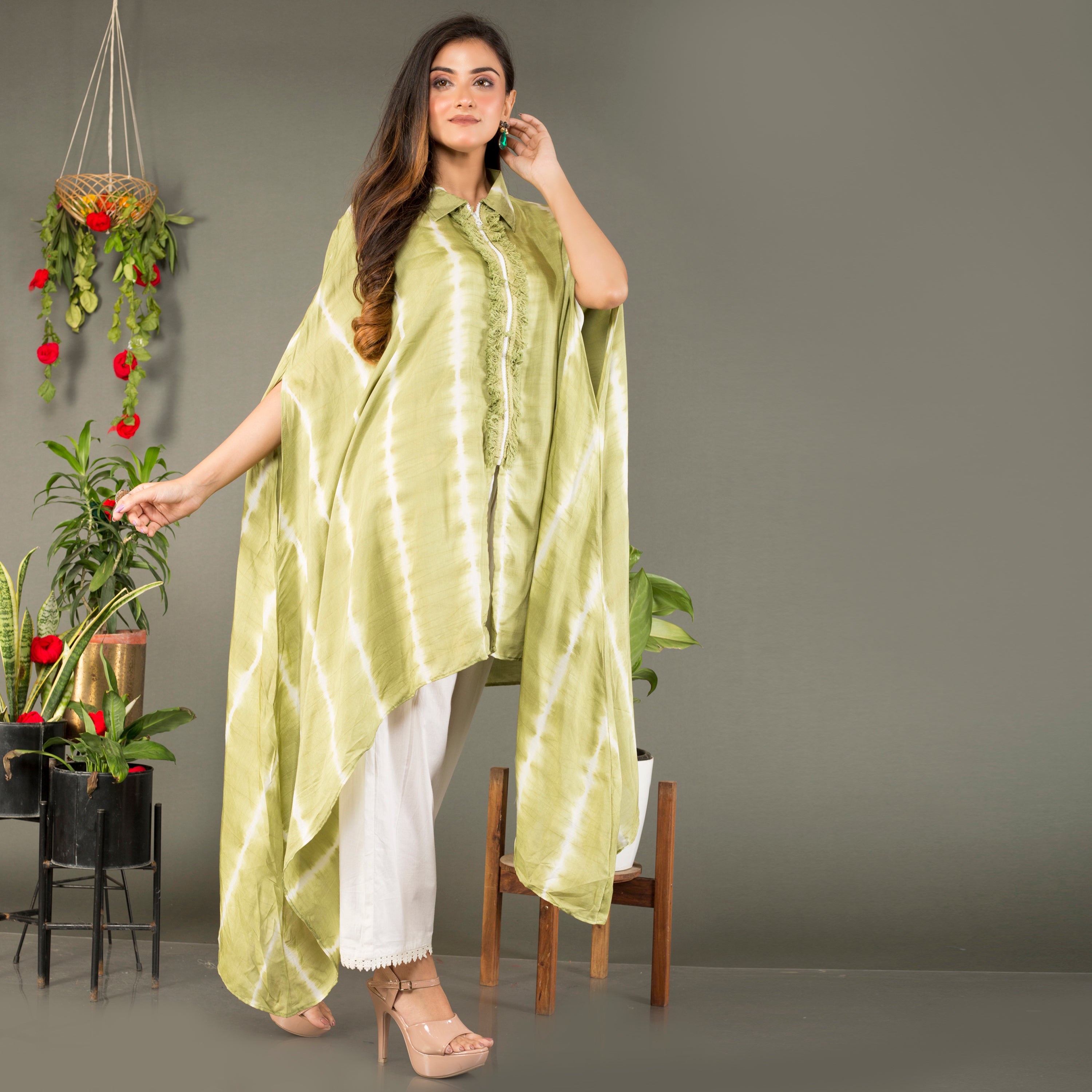 Collar style dye pattern dress