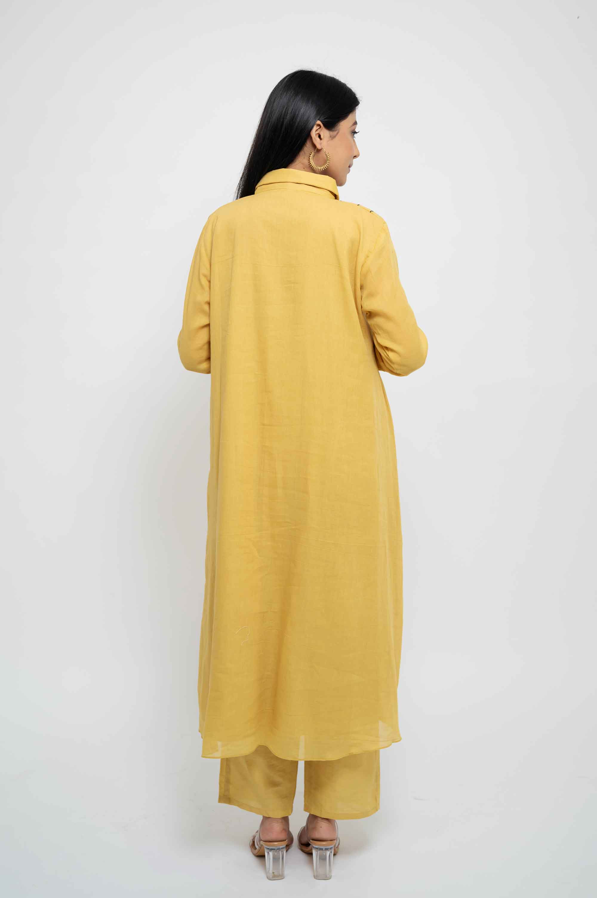 Collared Kurtaset with Thread Horses