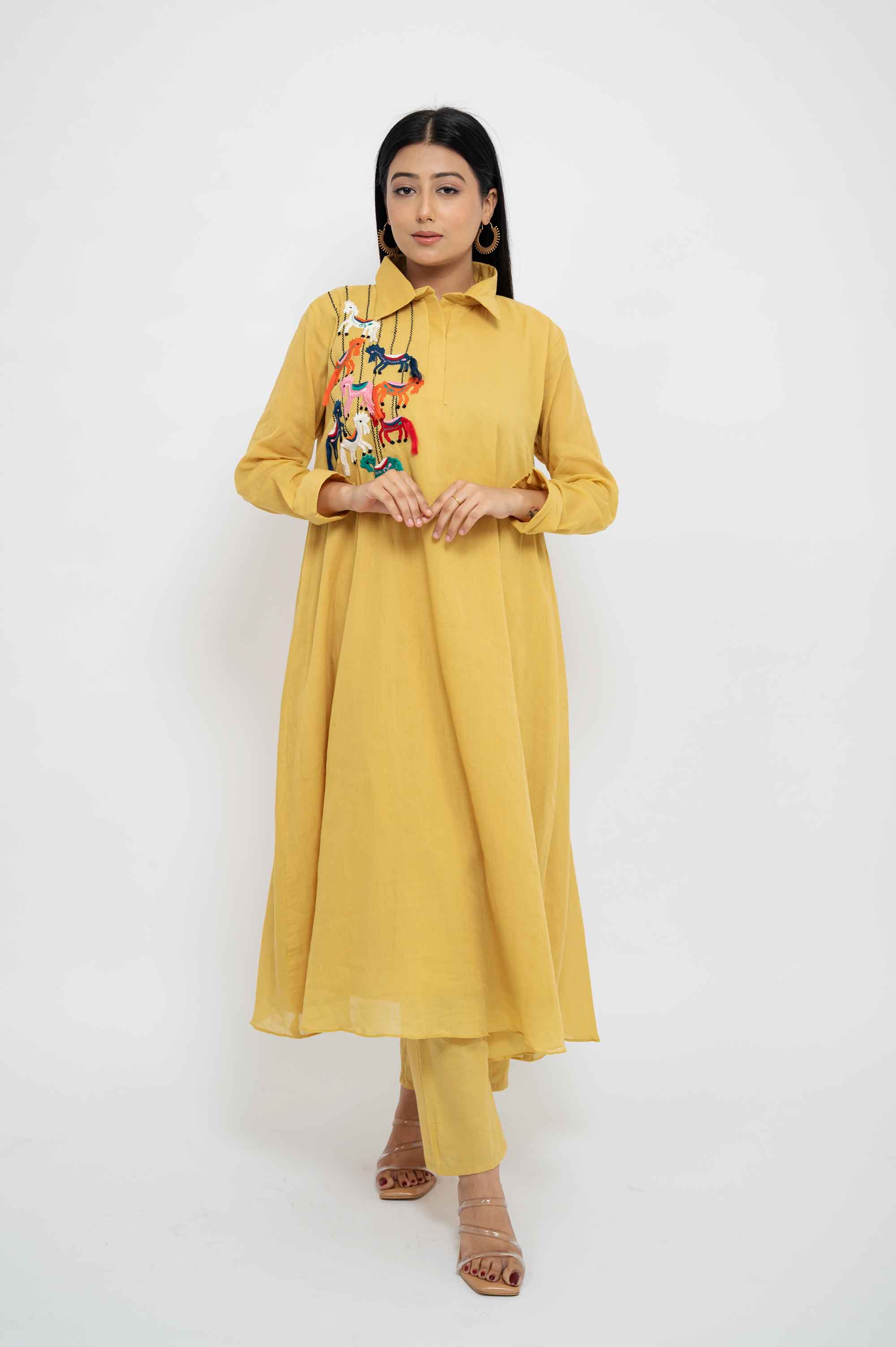Collared Kurtaset with Thread Horses