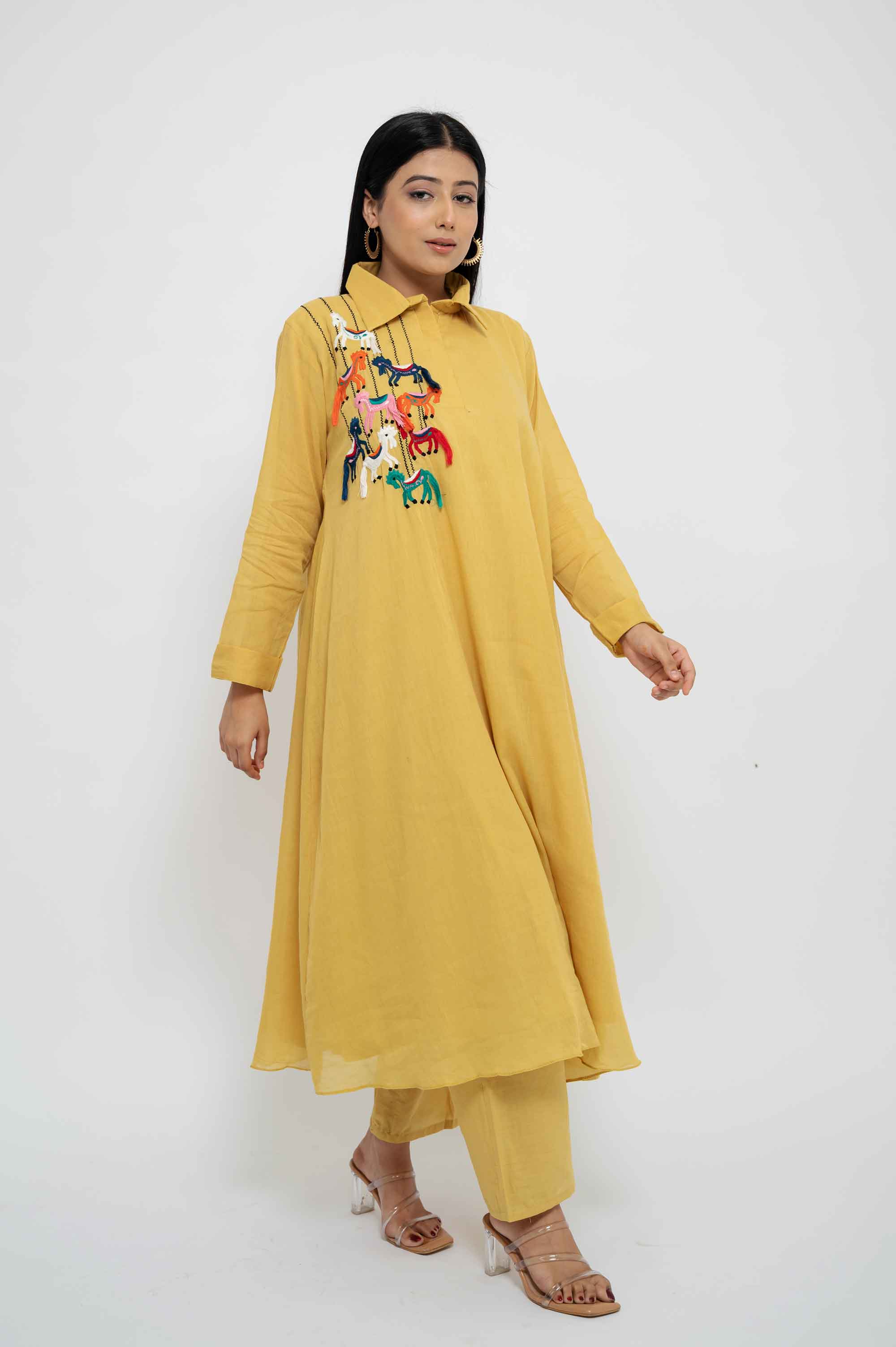 Collared Kurtaset with Thread Horses