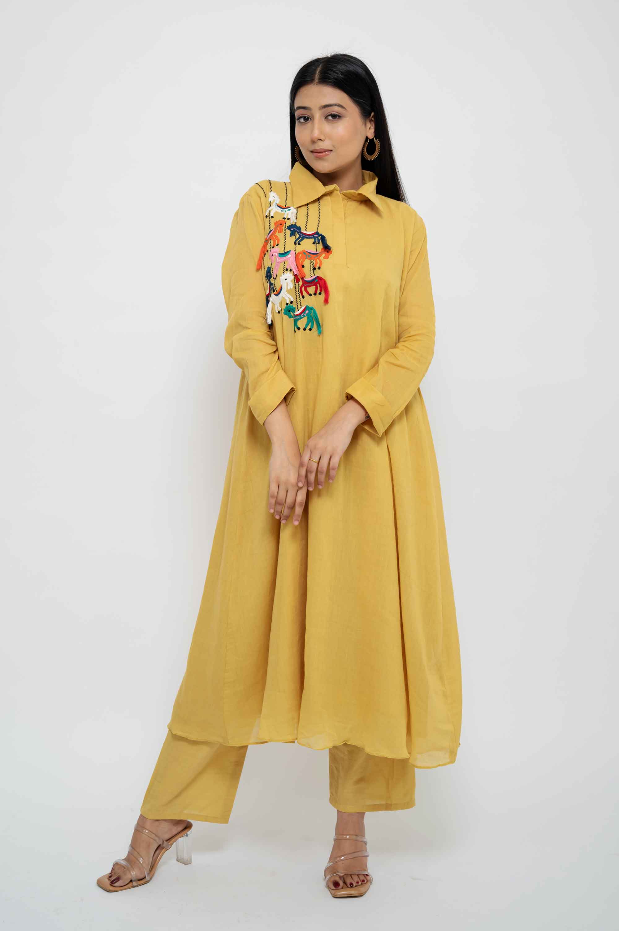 Collared Kurtaset with Thread Horses