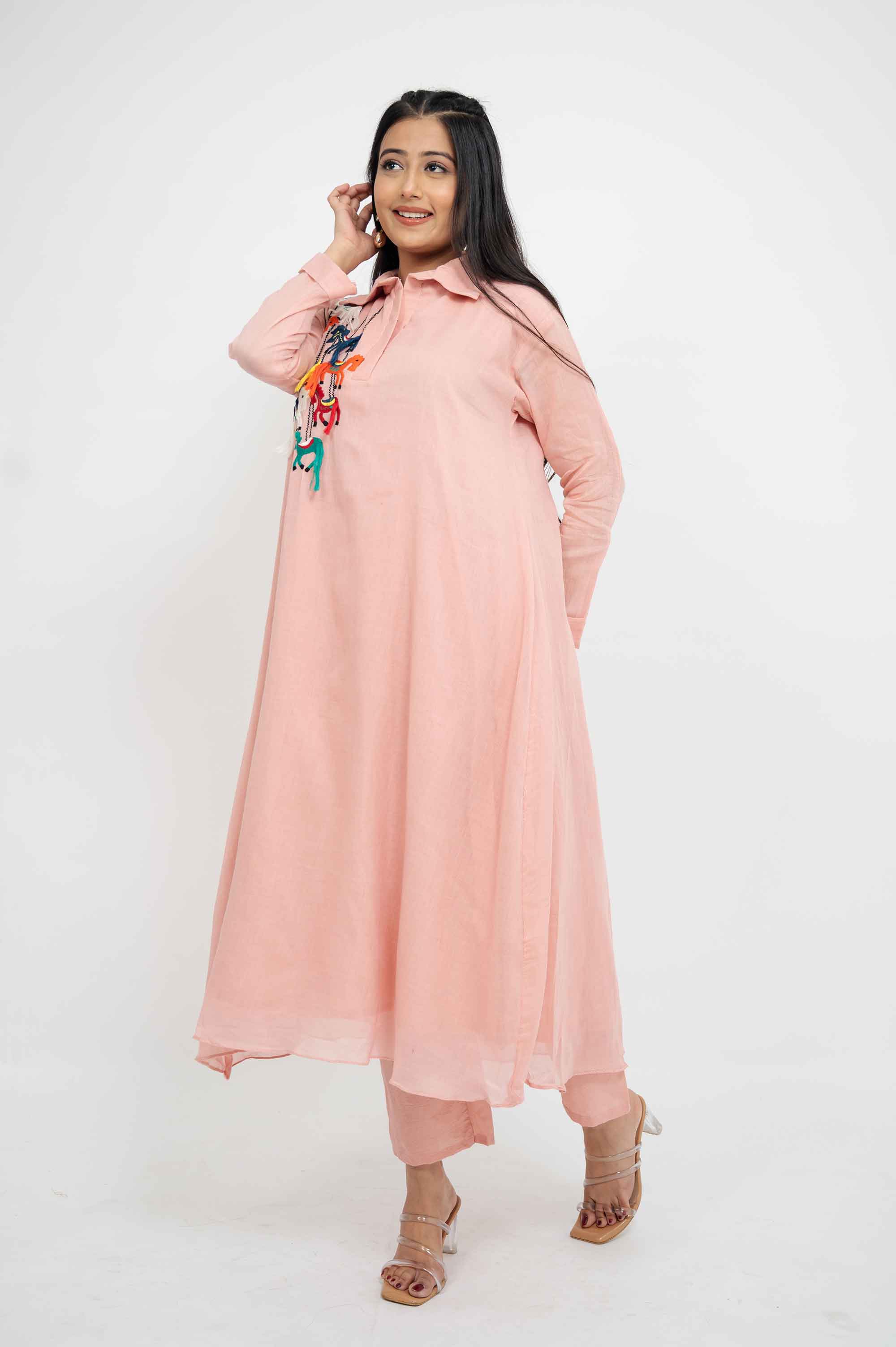 Collared Kurtaset with Thread Horses