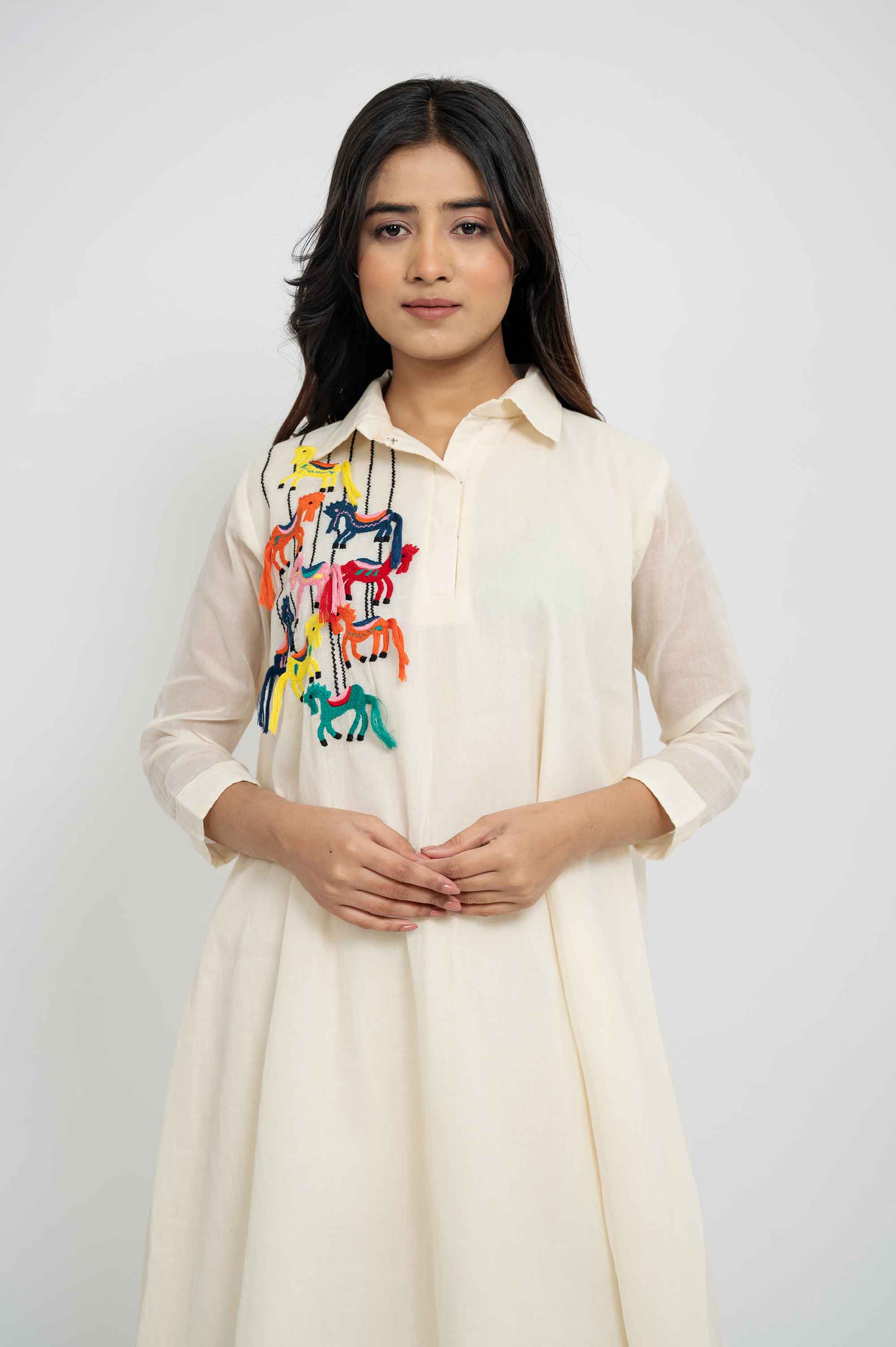 Collared Kurtaset with Thread Horses