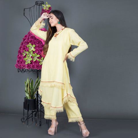 Cotton mulmul layered kurta set with neckpiece.