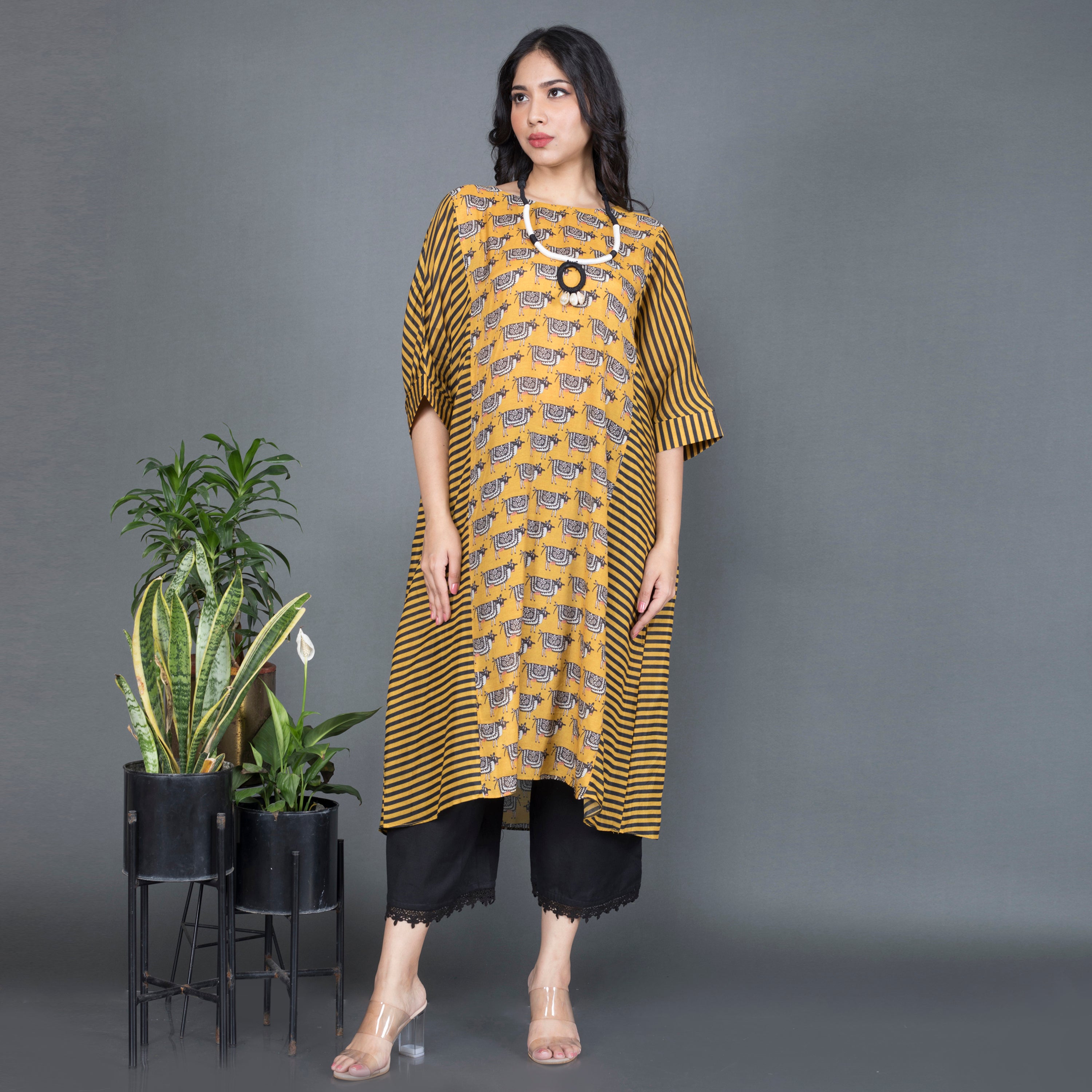 Printed kurta set with neckpiece