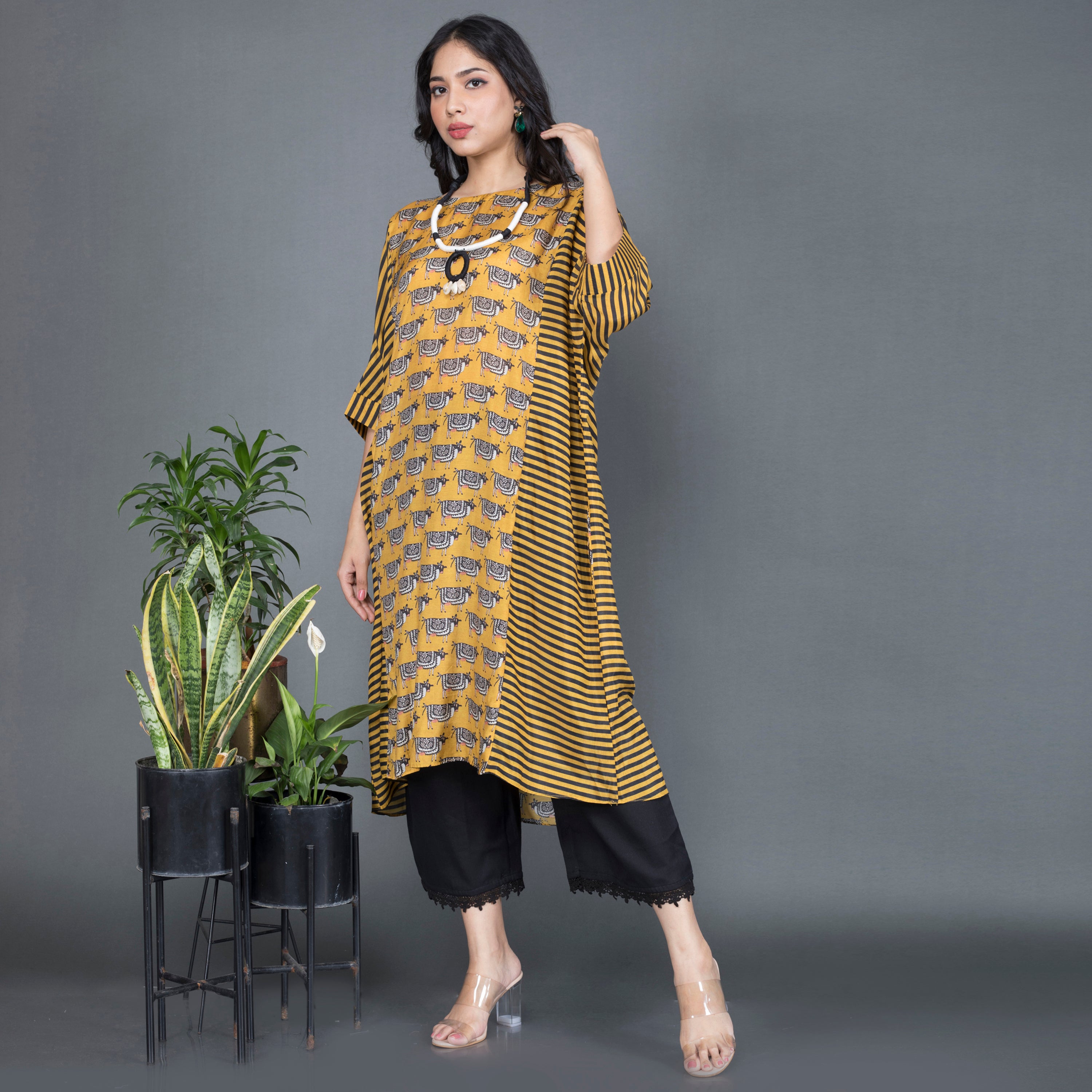 Printed kurta set with neckpiece