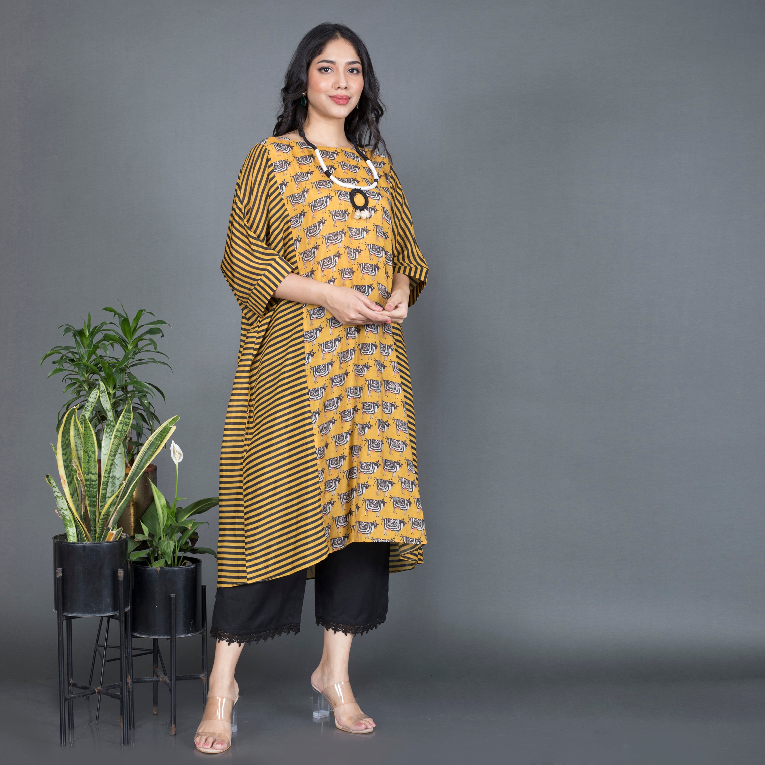 Printed kurta set with neckpiece