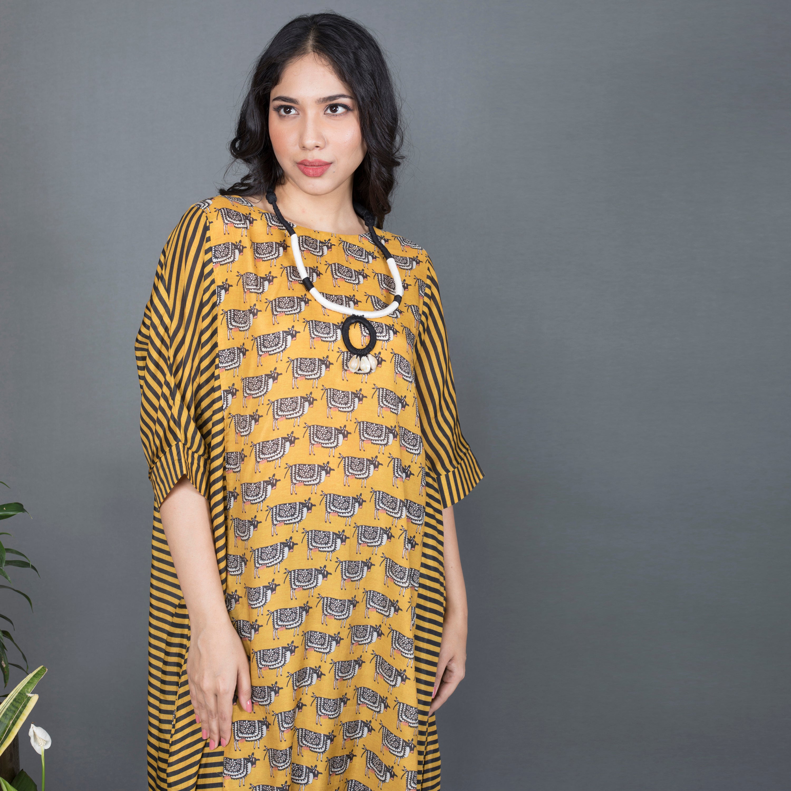 Printed kurta set with neckpiece