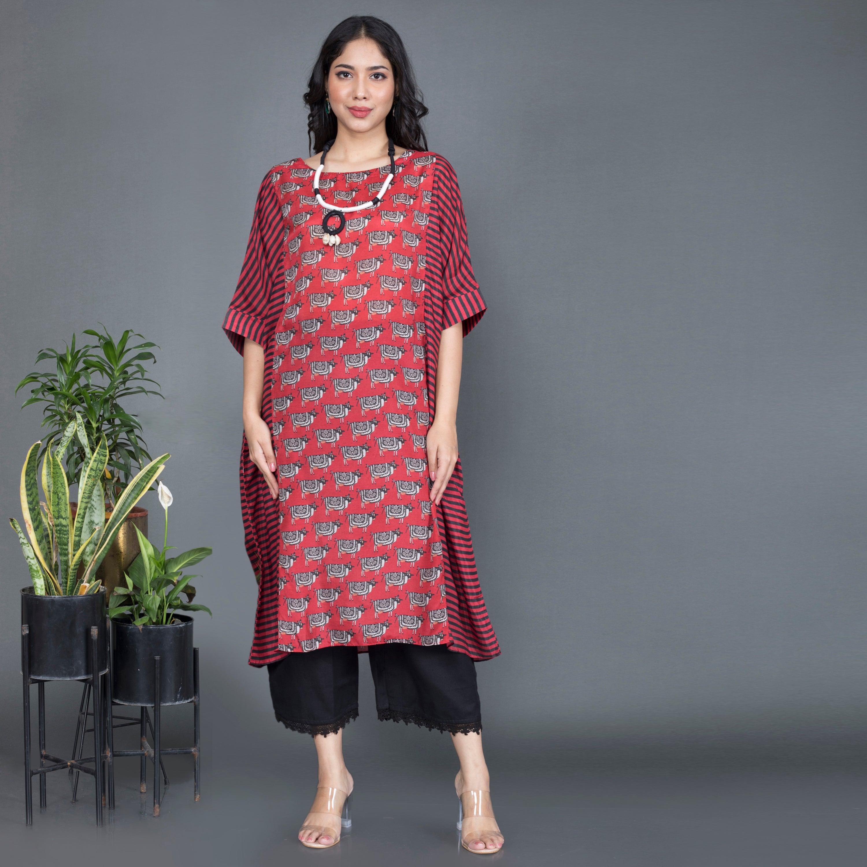 Printed kurta set with neckpiece