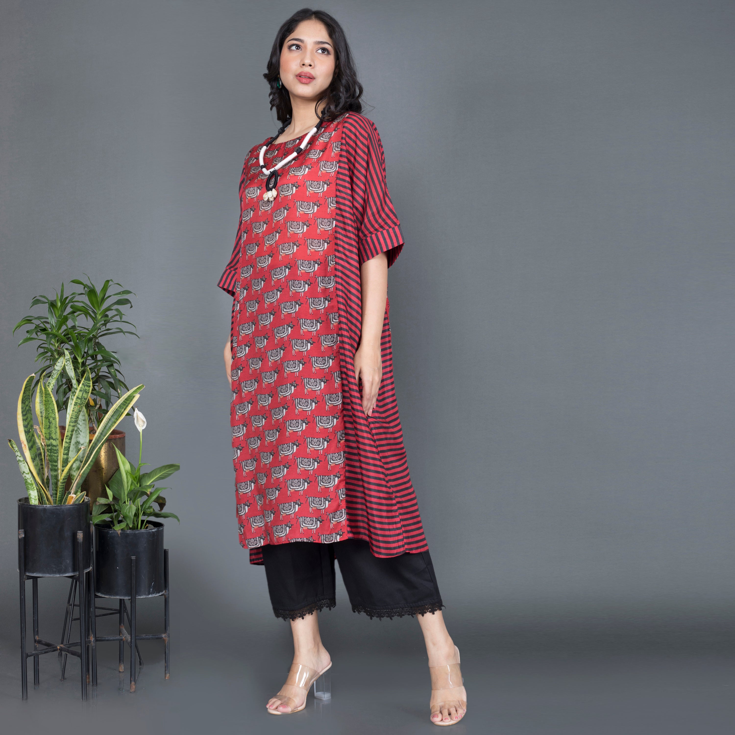 Printed kurta set with neckpiece