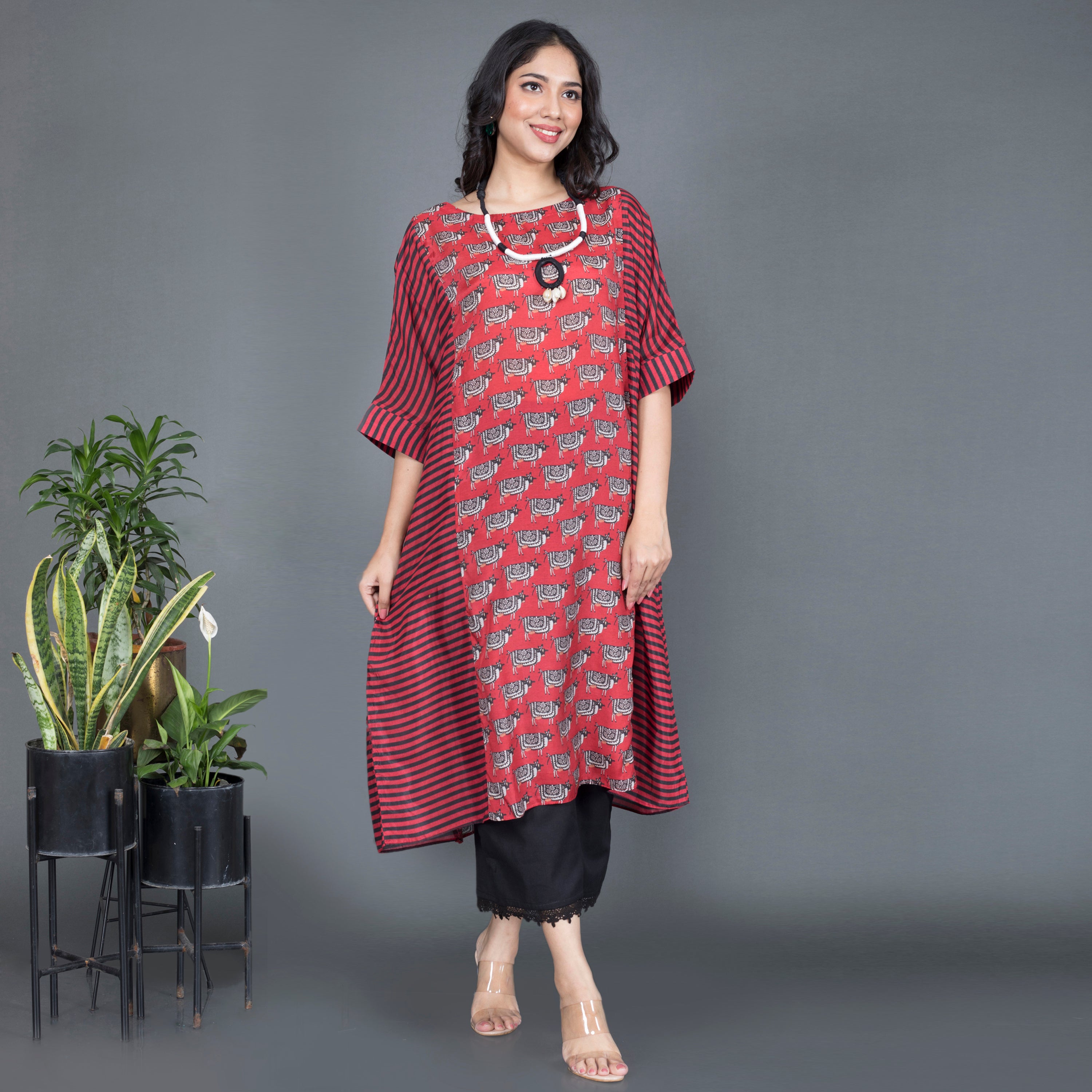 Printed kurta set with neckpiece