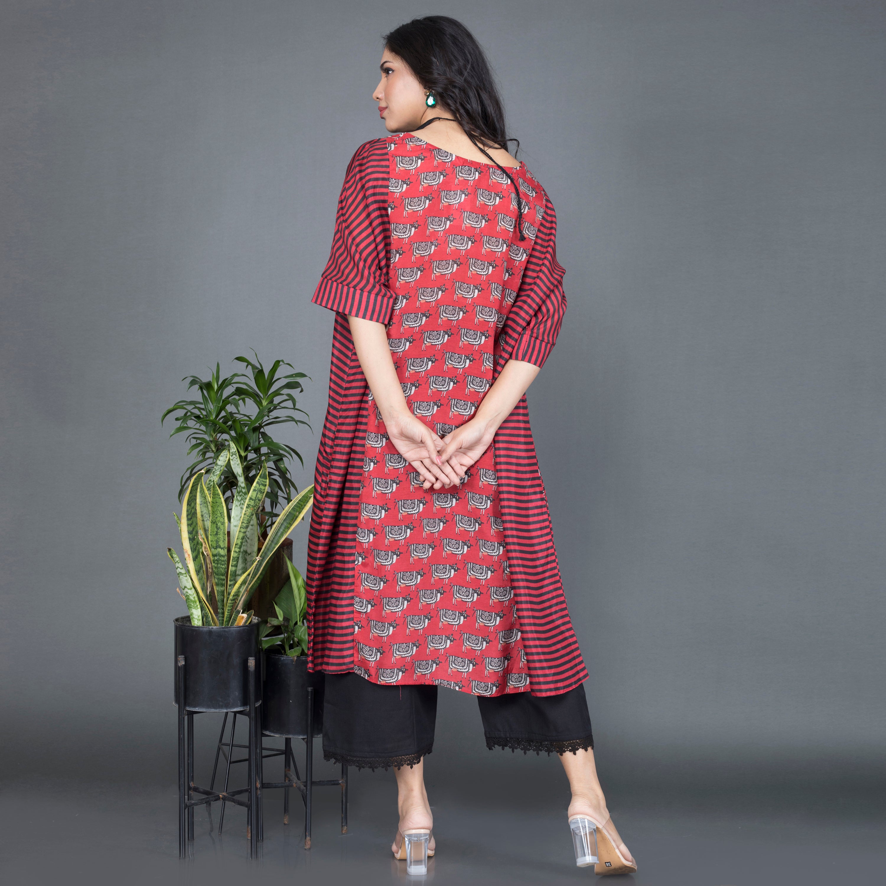 Printed kurta set with neckpiece