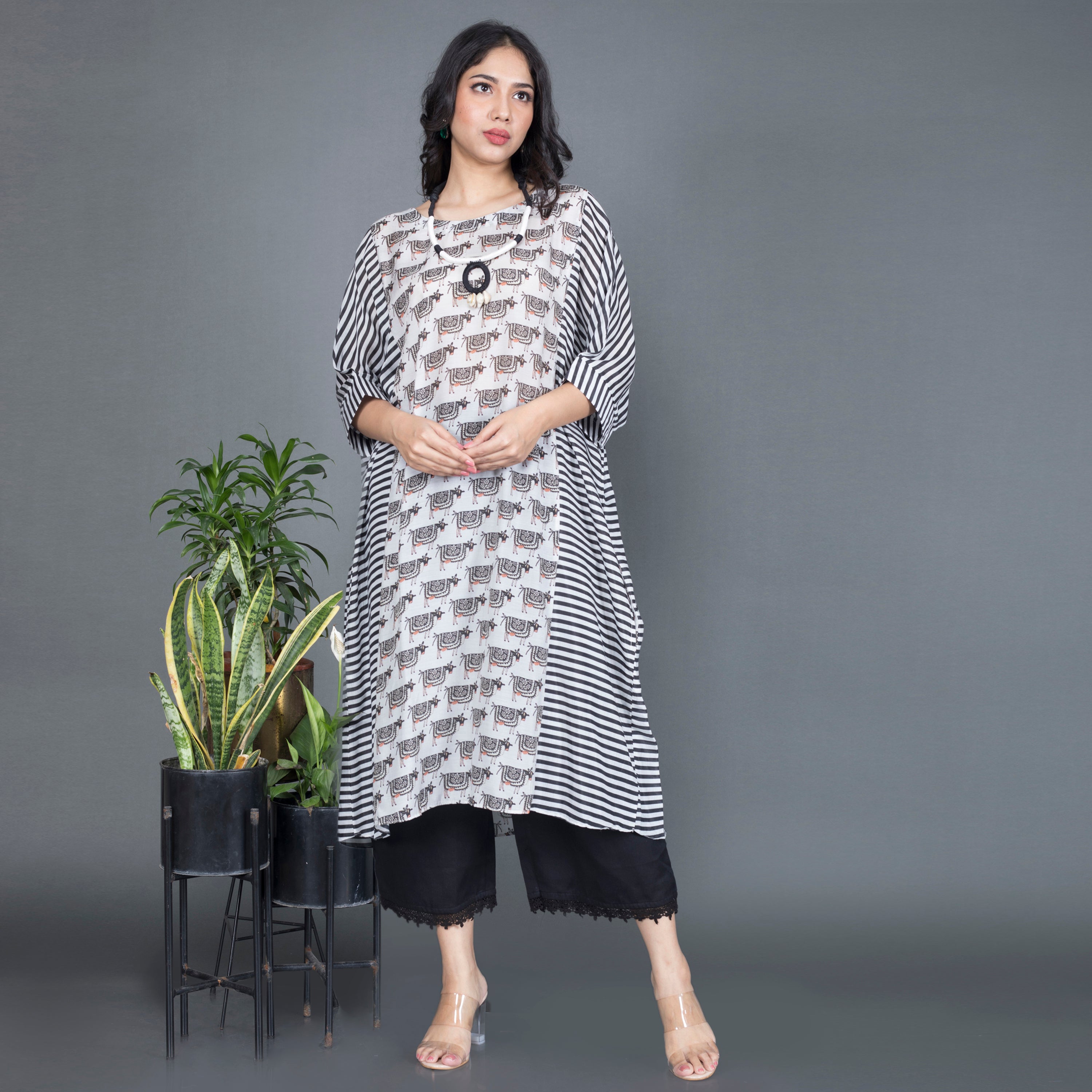 Printed kurta set with neckpiece