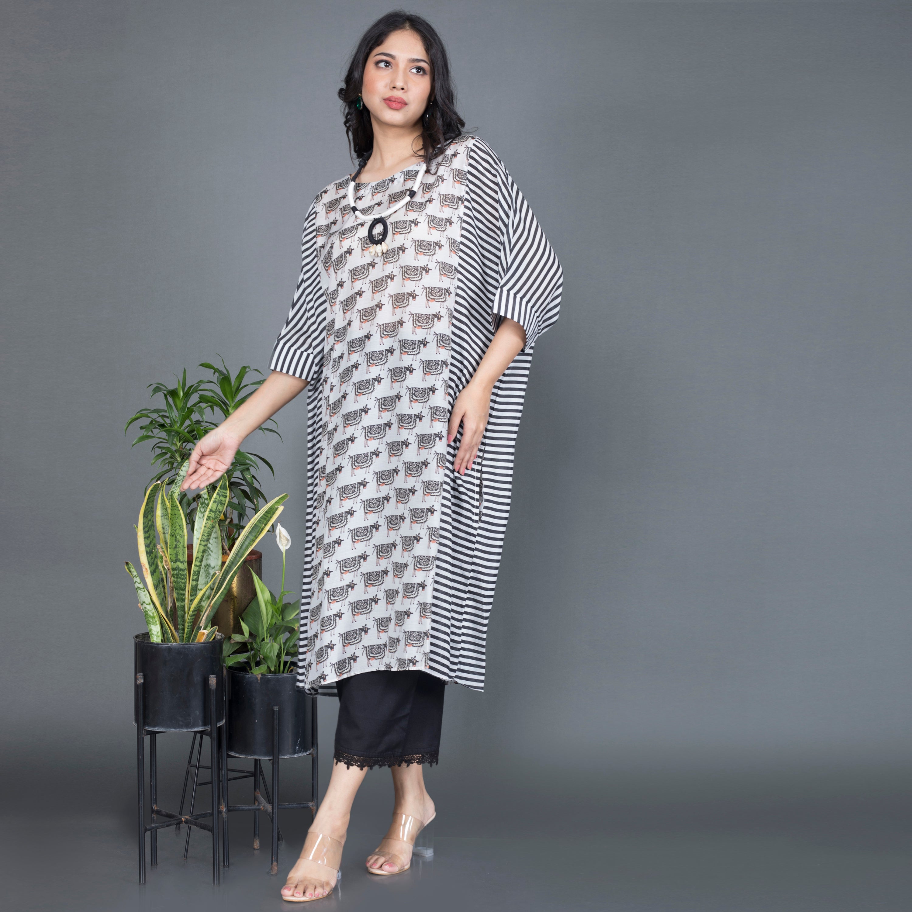 Printed kurta set with neckpiece