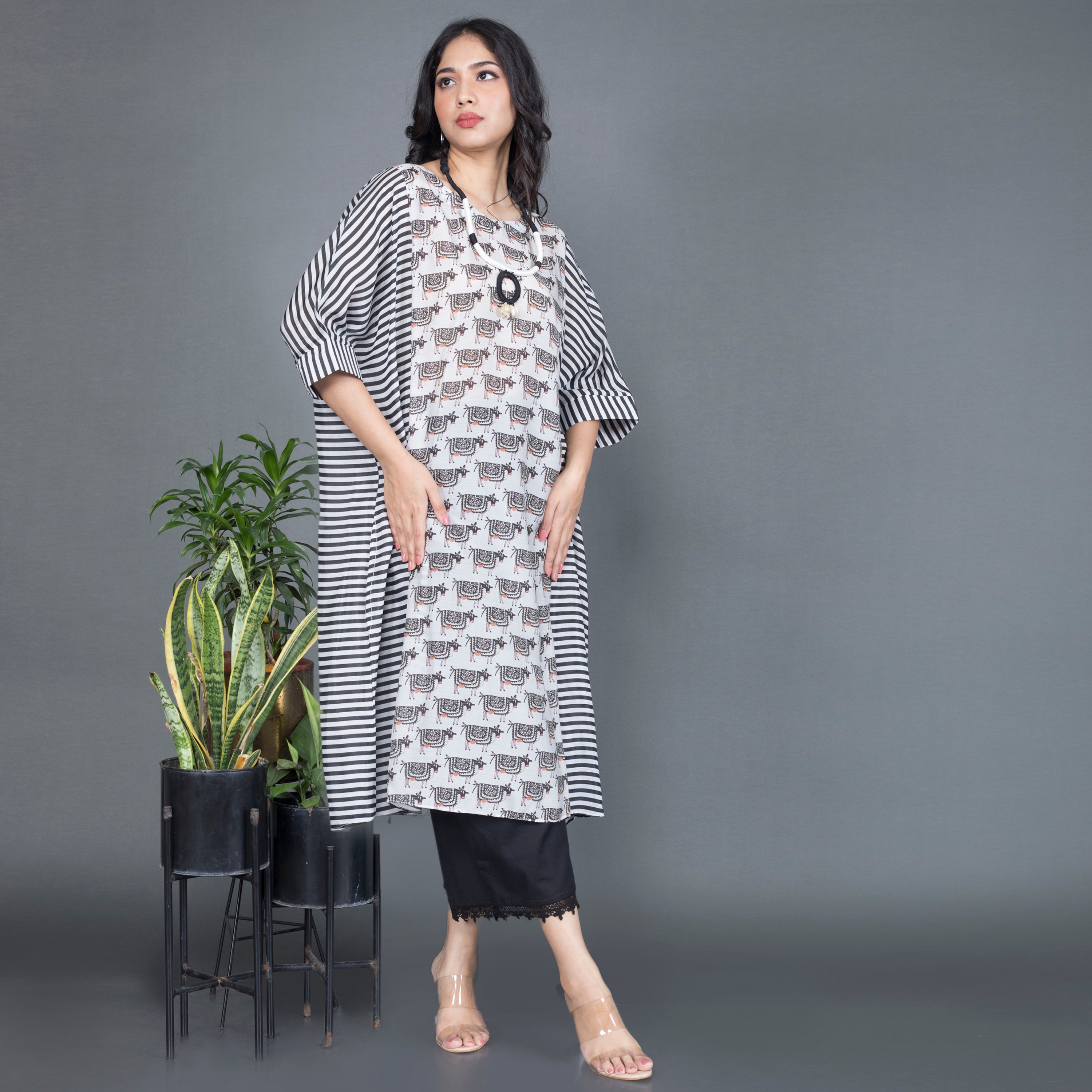 Printed kurta set with neckpiece