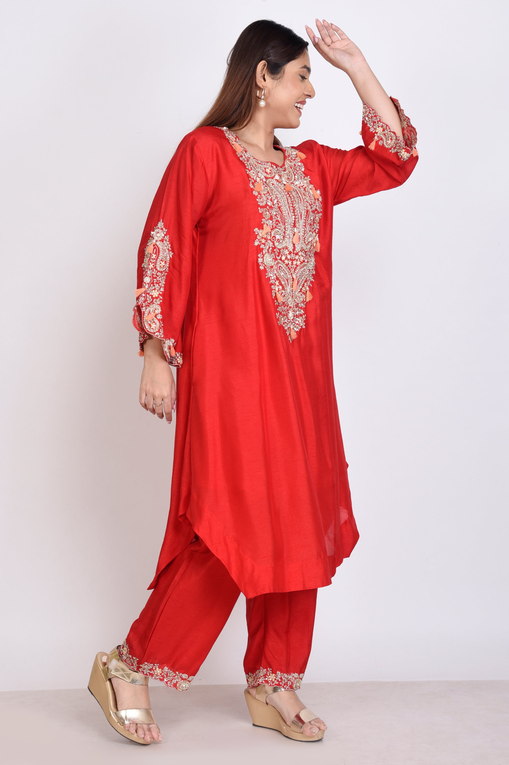 Stylish Traditional Kurta And Pant