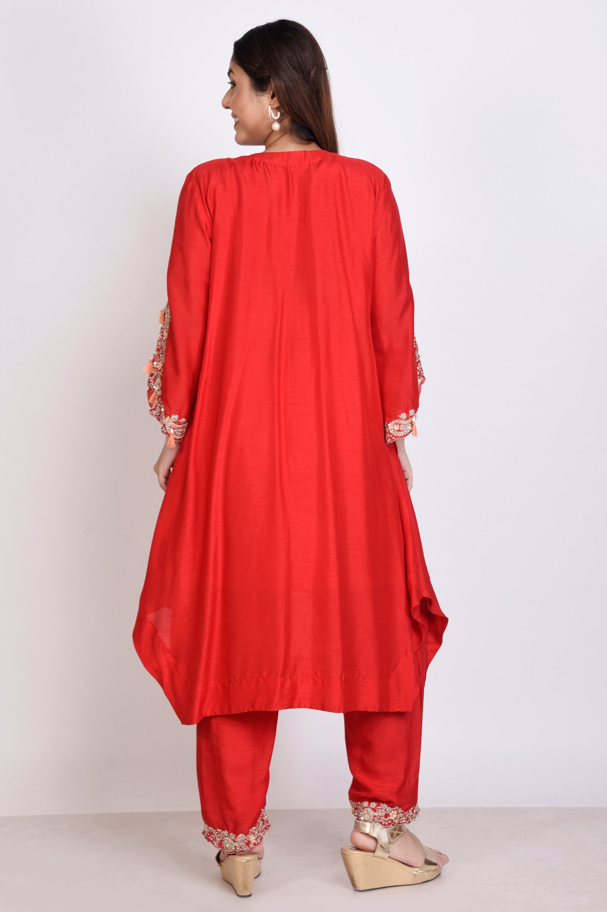 Stylish Traditional Kurta And Pant