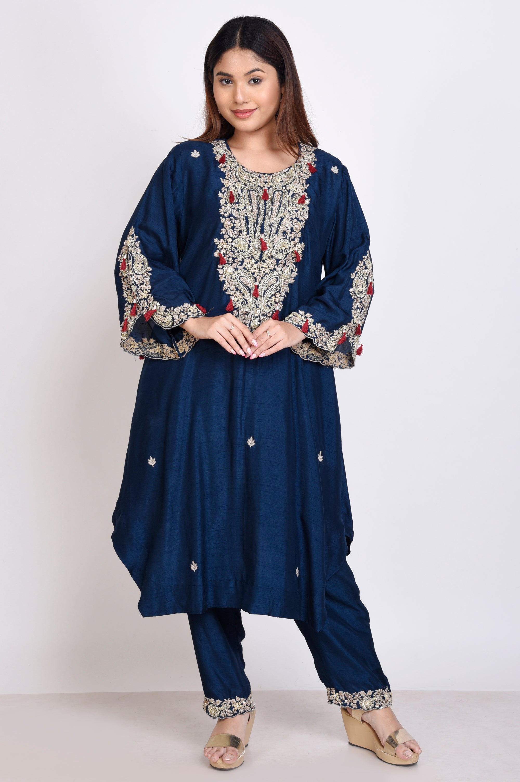 Stylish Traditional Kurta And Pant