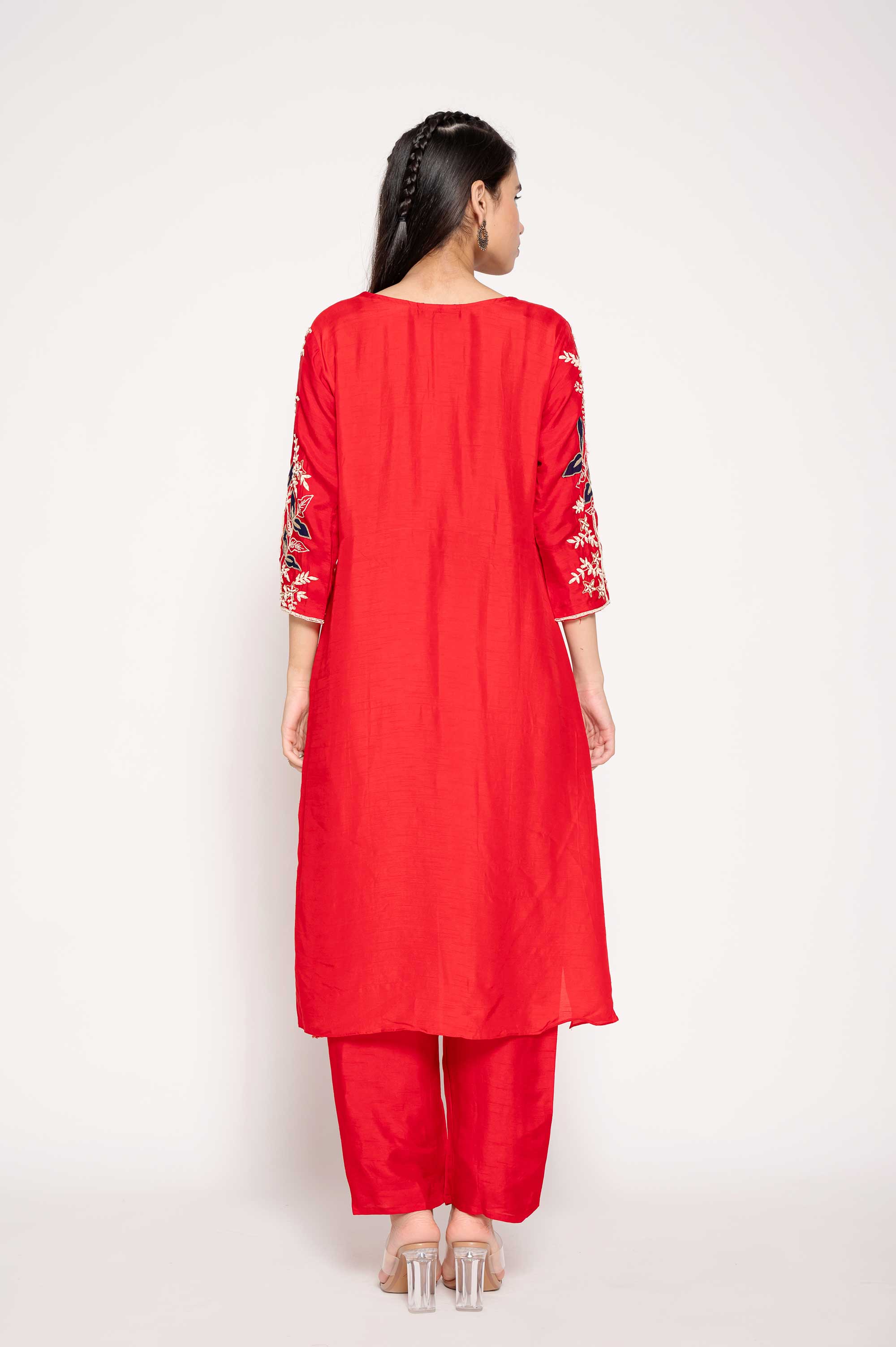 Modern Embroidered Kurtaset