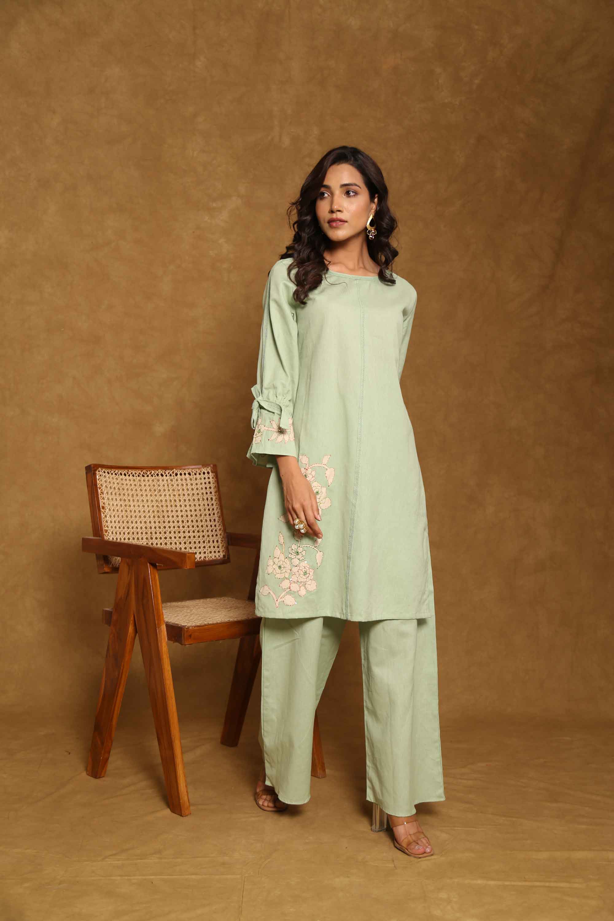 Appliqued Urban Kurtset